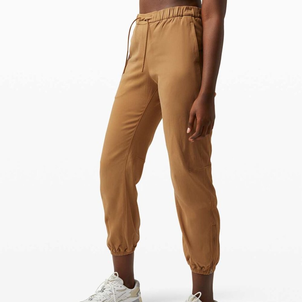 Lululemon Essential Affinity Mid Rise Jogger 27" in Saddle Brown